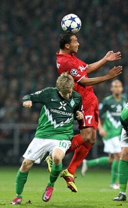 02.11.2010, Fußball Champions League , Gruppe A , SV Werder Bremen - FC Twente Enschede, im Weserstadion. v.l. Marko Marin (Werder Bremen) , Denny Landzaat (Twente Enschede)
