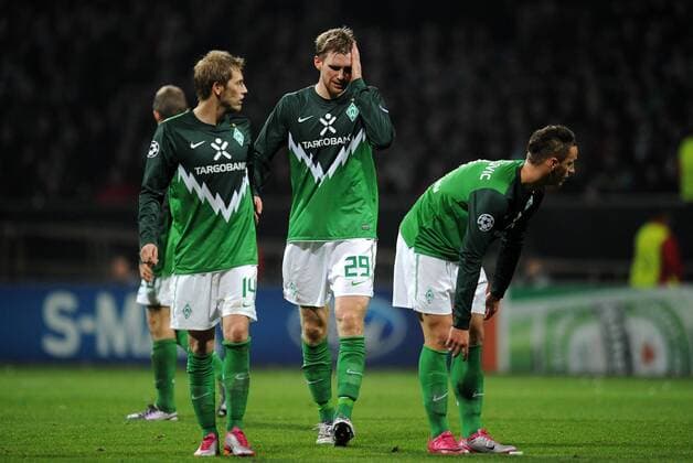 FUSSBALL CHAMPIONS LEAGUE SAISON 2010 2011 GRUPPENPHASE SV Werder Bremen - Twente Enschede 02.11.2010 Aaron HUNT, Per MERTESACKER und Marko ARNAUTOVIC (v.l., alle Bremen) enttaeuscht 