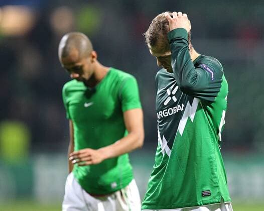 02.11.2010, Fußball Champions League , Gruppe A , SV Werder Bremen - FC Twente Enschede, im Weserstadion. enttäuschte Bremer , v.l. Wesley (Werder Bremen) , Daniel Jensen (Werder Bremen)