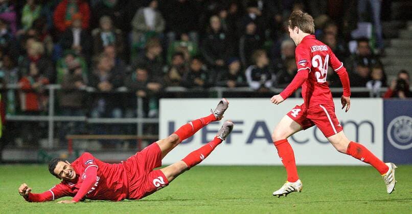 02.11.2010, Fußball Champions League , Gruppe A , SV Werder Bremen - FC Twente Enschede, im Weserstadion. Jubel Twente zum Tor zum 0:1 , v.l. Torschütze Naver Chadli (Twente Enschede) , Thilo Leugers (Twente Enschede)