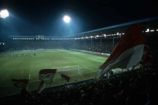 Fritz Walter Stadion, Heimspielstätte des 1. FC Kaiserslautern Totale o0 Saison 1987 1988, Stadion, Fußballstadion, innen, Innenansicht, Zuschauerperspektive
