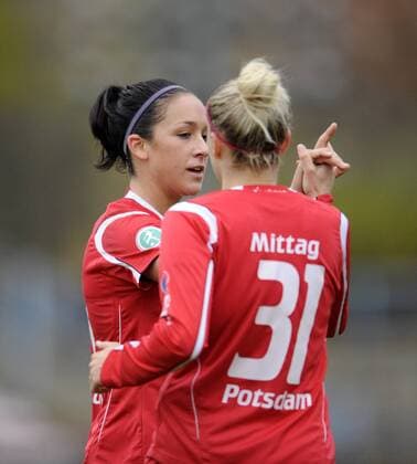 Nadine Keßler (li.) und Anja Mittag (re., Potsdam), Torjubel - 1.FFC Turbine Potsdam vs. SV Neulengbach, UEFA Women - Champions League, Potsdam, 03.11.2010 o0 Jubel Freude