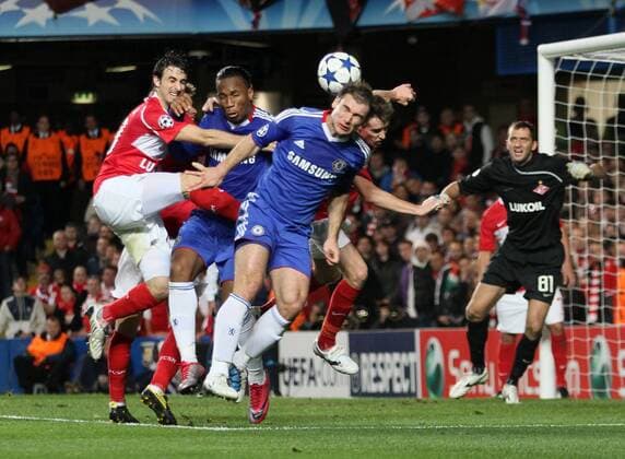 Chelsea s Didier Drogba (2.L) and Branislav Ivanovic (C) tussle with Moscow s Nicolas Pareja. Football - Champions League - Chelsea FC London vs. Spartak Moscow - EDITORIAL USE ONLY. No use with unauthorised audio, video, data, fixture lists, club league logos or live services. Online in-match use limited to 120 images, no video emulation. No use in betting, games or single club league player publications.