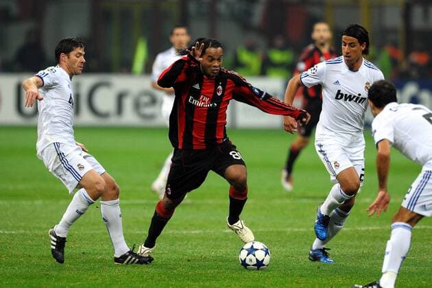 Xabi ALONSO (Real Madrid, li.), RONALDINHO (AC Mailand), Sami Khedira (Real Madrid) - Milano 3 11 2010 Champions League 2010 2011, AC Milan vs Real Madrid CF - ANDREAXSTACCIOLI