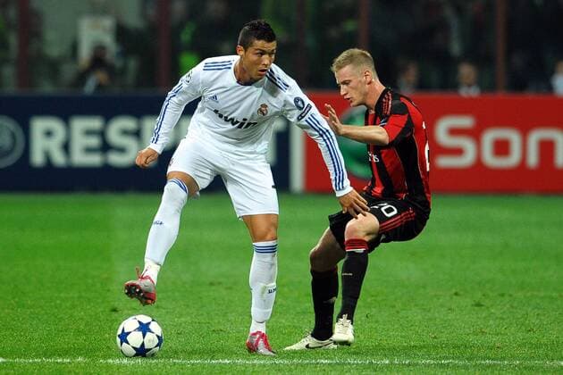 Cristiano RONALDO (Real Madrid, li.) gegen Ignazio ABATE (AC Mailand) - Milano 3 11 2010 Champions League 2010 2011, AC Milan vs Real Madrid CF - ANDREAXSTACCIOLI