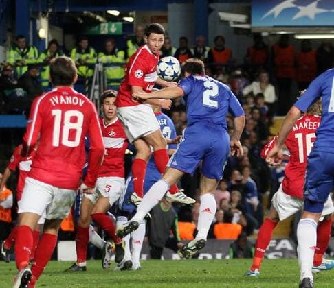 Chelsea s Branislav Ivanovic (R) scoring his sides third goal. UEFA Champions League, Chelsea FC London vs Spartak Moscow, 3rd November, 2010 EDITORIAL USE ONLY. No use with unauthorised audio, video, data, fixture lists, club league logos or live services. Online in-match use limited to 120 images, no video emulation. No use in betting, games or single club league player publications. o0 Tor