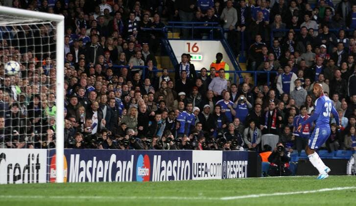 Chelsea s Nicolas Anelka scoring his sides opening goal. UEFA Champions League, Chelsea FC London vs Spartak Moscow, 3rd November, 2010 EDITORIAL USE ONLY. No use with unauthorised audio, video, data, fixture lists, club league logos or live services. Online in-match use limited to 120 images, no video emulation. No use in betting, games or single club league player publications. o0 Tor totale