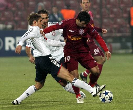 03.11.2010 Cluj-Napoca(Romania) CFR Cluj- FC Bayern München Champions League: Philipp Lahm(L) and Hamit Altintop(c) Bayern München with Juan Culio(r) CFR Cluj 