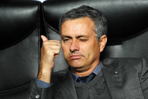 Coach Jose MOURINHO (Real Madrid) --- UEFA Champions League 2010 2011 - AC Milan (red) vs Real Madrid (white) 2:2 --- andreaxstaccioli o0 zwinkern Gestik Thumbs up optimistisch