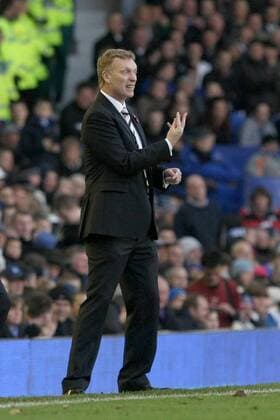14.11.2010, Liverpool - Premier League 2010 2011 - FC Everton (blue) vs FC Arsenal London (yellow) --- Coach of Everton, David Moyes at Goodison Park 
