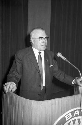 Präsident Wilhelm Neudecker (Bayern) während der Jahreshauptversammlung 1968 des FC Bayern München Fußball 1. BL Herren Saison 1967 1968, FC Bayern München, Jahreshauptversammlung, Versammlung, Hauptversammlung, Einzelbild München