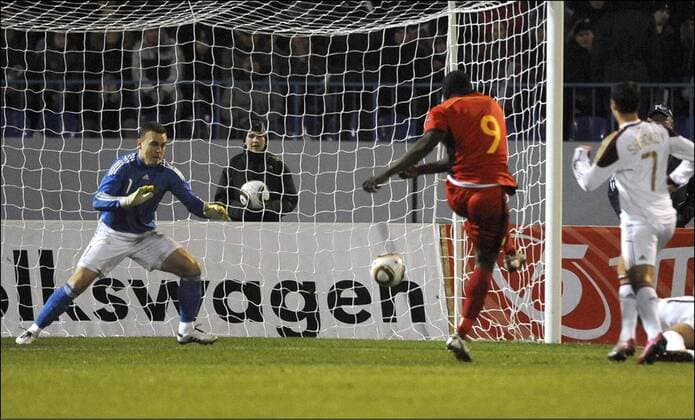 Belgien (rot) vs Russland (weiß) - 17.11.2010 - Tor durch Romelu Lukaku (Belgien) - PhotoxNews - 
