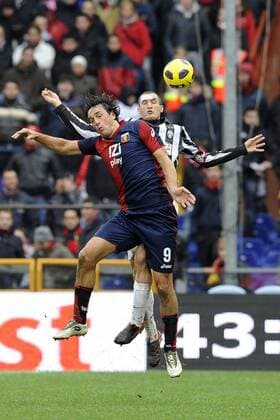 CFC Genoa (FC 1893) - Juventus Turin - Giorgio Chiellini (Juve, R) gegen Luca Toni - 