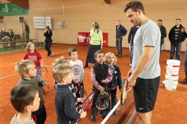 Tennisprofi Alexander Waske (GER, R) gibt eine Trainerstunde für den Nachwuchs des TC Vallendar