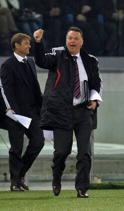 23.11.2010, Fussball Champions League 2010 2011, Vorrunde 5.Spieltag, AS Rom - FC Bayern München, Im Stadion Olimpico in Rom Italien. Torjubel Trainer Louis van Gaal (re,München). o0 Jubel Freude