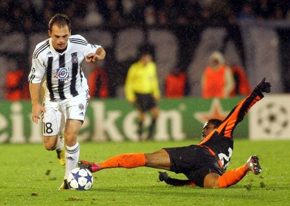 23.11.2010 Belgrade(Serbia) Partizan-Shakhtar Donetsk Champions league Douglas Costa(r) Shakhtar Donetsk and Aleksandar Lazevski (L) Partizan : 