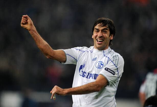 FC Schalke 04 - Olympique Lyon: RAUL (Schalke) jubelt nach dem 1:0  o0 Jubel Freude