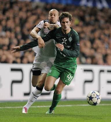 Tottenham Hotspur - SV Werder Bremen: Dominik Schmidt (re, SV Werder Bremen) gegen Alan Hutton (Tottenham) 