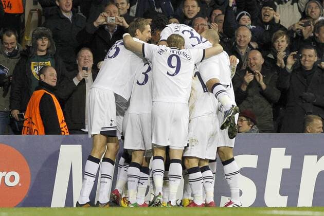 Tottenham Hotspur vs. SV Werder Bremen: The Spurs team celebrate a Younes Kaboul goal at White Hart Lane, London  o0 Jubel Freude