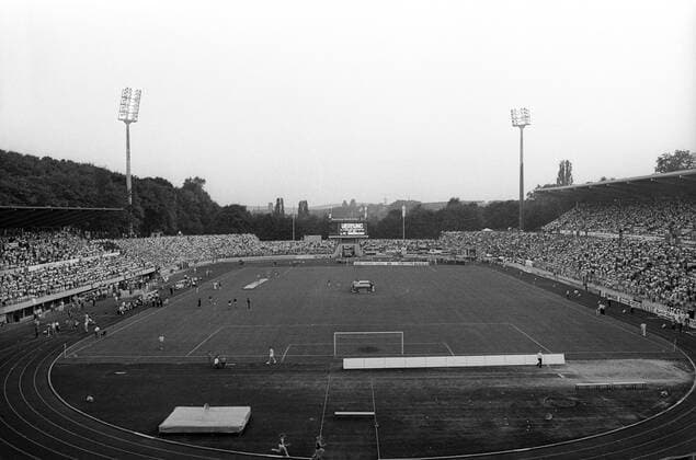 Fußball, Stadiongeschichte 1. FC Saarbrücken Saarbrücker Ludwigsparkstadion, Heimspielstätte des 1. FC Saarbrücken Aufnahmedatum geschätzt, 1989 Saarbrücken, Deutschland, Ludwigspark