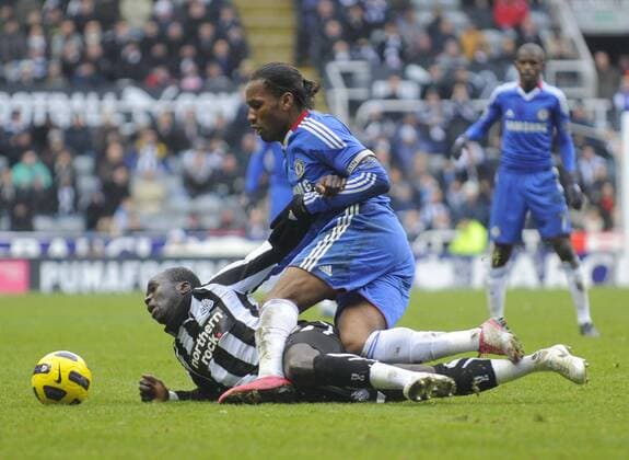 Newcastle United s Cheikh Tiote (L) gets tangles up with Chelsea s Didier Drogba. Barclays Premier League, Newcastle United v Chelsea FC London, 28th November, 2010 EDITORIAL USE ONLY. No use with unauthorised audio, video, data, fixture lists, club league logos or live services. Online in-match use limited to 120 images, no video emulation. No use in betting, games or single club league player publications.