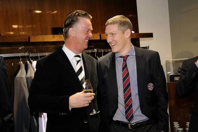 Muenchen 01.12.10 Hugo Boss Store Maximilliansr.-FC Bayern Empfang Trainer Louis van Gaal li. und Bastian Schweinsteiger