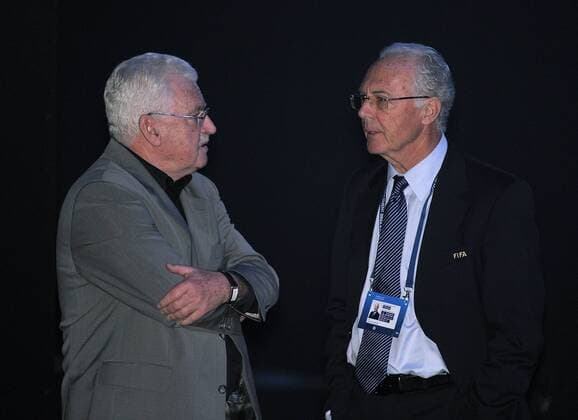 02.12.2010, Zürich - Vergabe der FIFA Weltmeisterschaften 2018 und 2022 - FIFA Exco Mitglied Franz Beckenbauer (re, GER) und Fedor Radmann (Kulturbeauftragter GER)  o0 Funktionär
