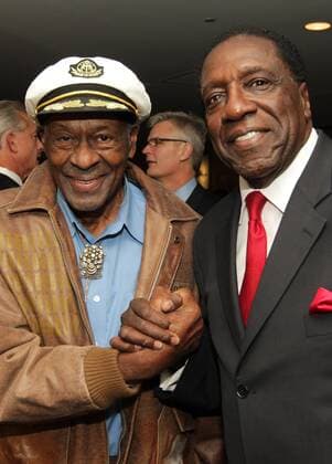 Rock and Roll Hall of Famer Chuck Berry (L) greets former Harlem Globetrotter s funnyman Meadowlark Lemon during the Pujols Family Foundation annual holiday party in St. Louis on December 4, 2010. The Pujols Family Foundation assists the development of with Down Syndrome and helps impoverished families and children in the Dominican Republic.  SLP2010120404 o0 Charity, soziales Engagement, Sozialengagement