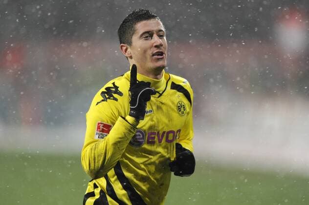 Robert LEWANDOWSKI (Borussia Dortmund), Jubel nach Tor zum 2-0. 1. FC Nürnberg (rot) - BVB Borussia Dortmund (gelb). Fussball, Liga1, 1.Bundesliga, Saison2010 11, 2010 2011, Spieltag15, am 05.12.2010. Easy Credit Stadium, second half. o0 Freude Einzelbild