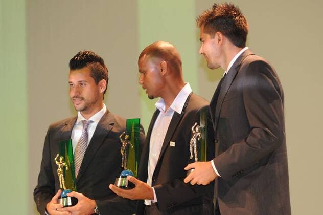 L-R: The goalkeepers Fabio (Cruzeiro Belo Horizonte), Jefferson (Botafogo Rio de Janeiro) and Victor (Gremio Porto Alegre) during Premio Craques do Brasileiro 2010. Rio de Janeiro RJ, Brasil - 06 12 2010. x(11)xCelsoxPupox xFotoarenax  o0 Preisträger Objekte Pokal Trophäe Torwart