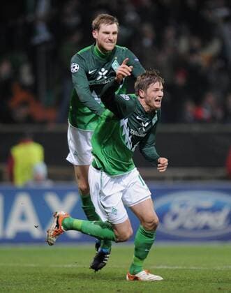 FUSSBALL CHAMPIONS LEAGUE SAISON 2010 2011 GRUPPE A 07.12.2010 SV Werder Bremen - Inter Mailand, Sebastian Proedl (vorn) und Per Mertesacker (beide Bremen)  o0 Jubel, Freude