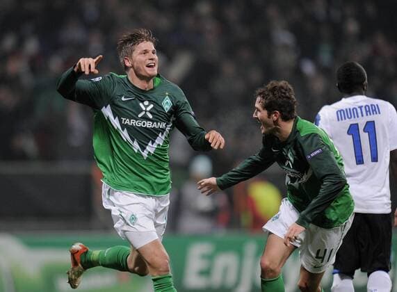 FUSSBALL CHAMPIONS LEAGUE SAISON 2010 2011 GRUPPE A 07.12.2010 SV Werder Bremen - Inter Mailand, Sebastian Proedl (li) und Dominik Schmidt (beide Bremen)  o0 Jubel, Freude