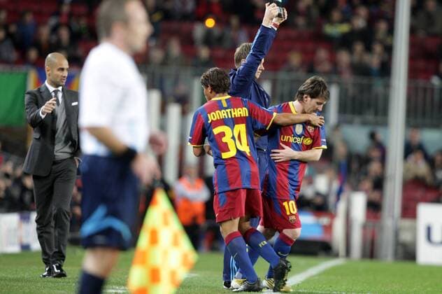 Football. FC Barcelona - Rubin Kazan, Barcelona s Lionel Messi (R) and Jonathan Dos Santos -  o0 Auswechslung, auswechseln, Einwechslung, einwechseln, Wechsel, wechseln Barca