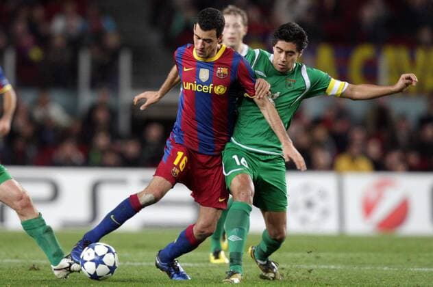 Football. FC Barcelona - Rubin Kazan, Barcelona s Sergio Busquets (L) and Kazan s Christian Noboa -  o0 Barca