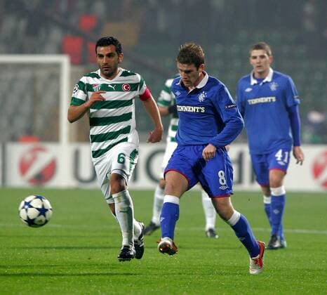 Champions League Bursaspor (Bursa White) vs. Glasgow Rangers 1:1 (blue) Bekir Ozan Has (L) of Bursaspor and Steven Davis (R) of Rangers FC. 