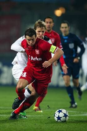Peter Wisgerhof (Enschede) gegen Roman Pavlyuchenko FC Twente Enschede (rot) vs. Tottenham Hotspur (weiß) xVIxxIVx 225382