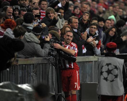 08.12.2010, Fussball Champions-League, Vorrunde, 6.Spieltag, FC Bayern München - FC Basel (gelb): Jubel Franck Ribery (München) mit Cousin Matthieu.