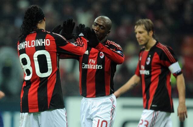 RONALDINHO (L) und Clarence SEEDORF , AC Milan - AC Milan vs Ajax Amsterdam (blau) Champions League 2010 2011 NicoloXZangirolami o0 Jubel Freude