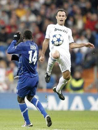 Real Madrid s Ricardo Carvalho against Auxerre s Dennis Oliech - Real Madrid CF (white) vs AJ Auxerre -  (10104617)