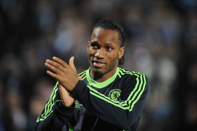 Olympique Marseille (OM) - Chelsea FC London 1:0 - DIDIER DROGBA (Chelsea) begrüsst die Anhänger seines ehemaligen Vereins und heutigen Gegners - NLEGOUIC - 