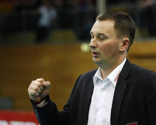 Erleichterung nach dem Matchball bei Mihai PADURETU (Trainer Generali Haching) Volleyball, CEV, Champions League, 08.12.2010, Generali Haching - A.S. Cannes Volleyball Championsleague, 08.12.2010, Generali Haching - A.S. Cannes
