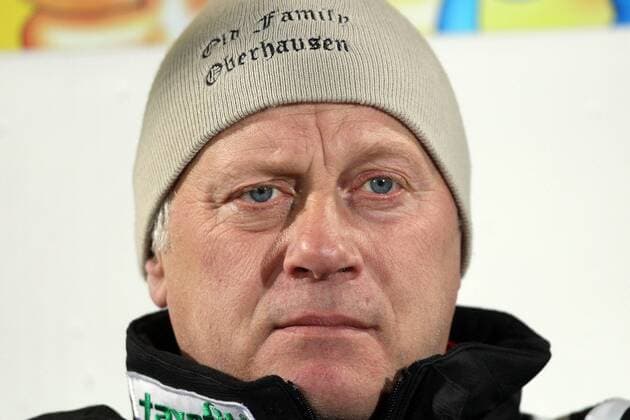 Fußball, Trainerhistorie, Rot-Weiß Oberhausen 10.12.2010, Fürth, Fussball, 2. Bundesliga, SpVgg Greuther Fürth - Rot Weiß Oberhausen (RWO). Hans Günter Bruns (Trainer Oberhausen)
