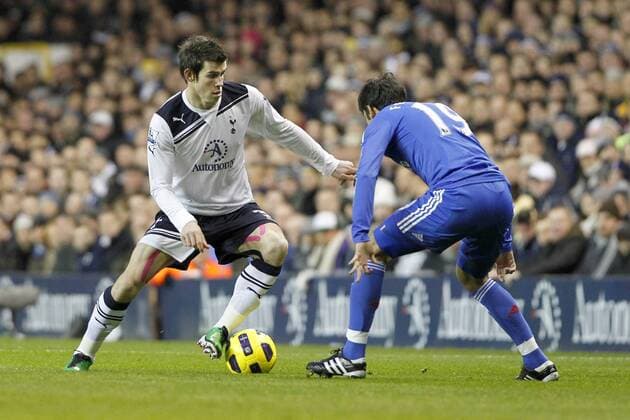 Tottenham Hotspur (white) vs. Chelsea FC (blue) - Tottenham Hotspur s Gareth Bale attempts to go past Chelsea s Paulo Ferreira 