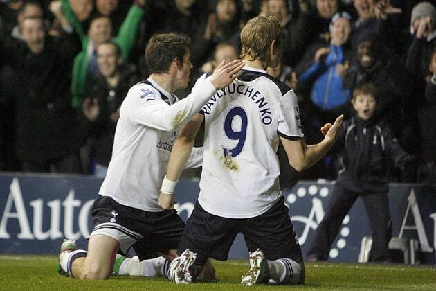Tottenham Hotspur vs. Chelsea FC - Tottenham Hotspur s Roman Pavlyuchenko (R) celebrates with teammate Gareth Bale  o0 Freude
