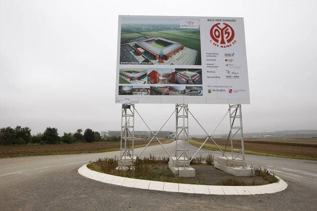 Fußball, Stadiongeschichte 1. FSV Mainz 05 1. FSV Mainz 05 - Ankündigungsplakatwand für das neue Stadion an der Baustelle der neuen Mainzer Coface Arena.