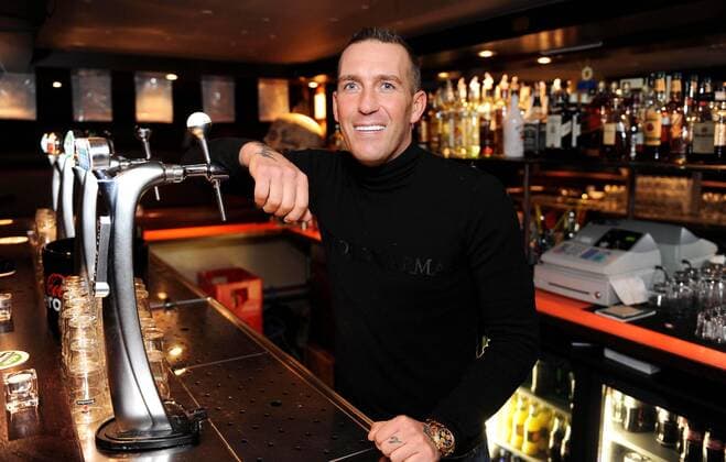Fernando Ricksen (Fortuna Sittard NED), 2010 2011 xVIxMMPxIVx 228806 o0 Tresen, Kneipe Lokal