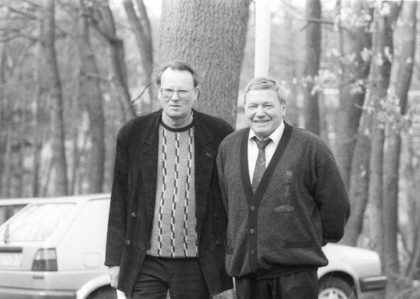 Wachablösung: DFB Mannschaftsarzt Prof. Dr. Wilfried Kindermann (li.) und sein Vorgänger Prof. Dr. Heinrich Heß (beide Deutschland) Privat