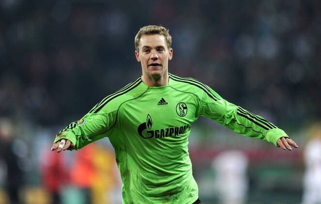 Fussball DFB Pokal: Saison 2010 2011 Achtelfinale 21.12.2010 FC Augsburg - FC Schalke 04 JUBEL Torwart Manuel Neuer (FC Schalke 04)  o0 Jubel Freude