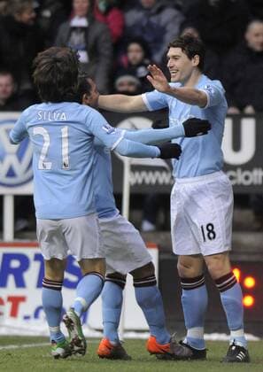 Manchester City s Gareth Barry (R) celebrates scoring his side s first goal. Barclays Premier League Newcastle United v Manchester City 26th December, 2010 EDITORIAL USE ONLY. No use with unauthorised audio, video, data, fixture lists, club league logos or live services. Online in-match use limited to 120 images, no video emulation. No use in betting, games or single club league player publications. o0 Newcastle Jubel Freude