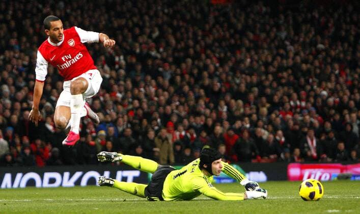 Theo Walcott of Arsenal plays the ball past goalkeeper Petr Cech of Chelsea FC to set up Cesc Fabregas of Arsenal for his side s second goal - Barclays Premier League, Arsenal (red) v Chelsea FC 27th December, 2010 EDITORIAL USE ONLY. No use with unauthorised audio, video, data, fixture lists, club league logos or live services. Online in-match use limited to 120 images, no video emulation. No use in betting, games or single club league player publications.